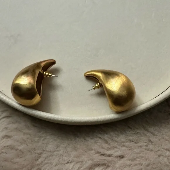 Chic KHOI Gold Teardrop Earrings - Picture 3 of 3